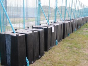 Rota Block Large Safety Barrier - Water-Filled, Stackable, Linkable, Wind Resistant Fence Support for Mesh Panels, 1000kg Ballast, Transport