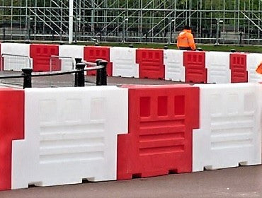 RB2000 Heavy Duty Water Filled Safety Barrier - 1m High, Interlocking Design for Site with Fencing Options, Tamper-Proof, Powder Coated Finish