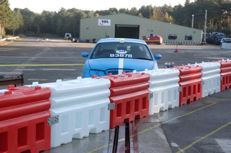 RB22 Crash Tested Water Filled Safety Barrier – Traffic Control, Quick Deploy, UV Stabilized, BS EN1317-N1 50MPH, Easy Install, Heavy Duty Barrier