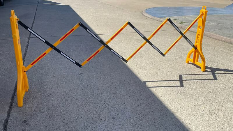 Expandable Plastic Barrier - Yellow/Black with Reflective