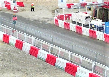 RB2000 Heavy Duty Water Filled Safety Barrier - 1m High, Interlocking Design for Site with Fencing Options, Tamper-Proof, Powder Coated Finish